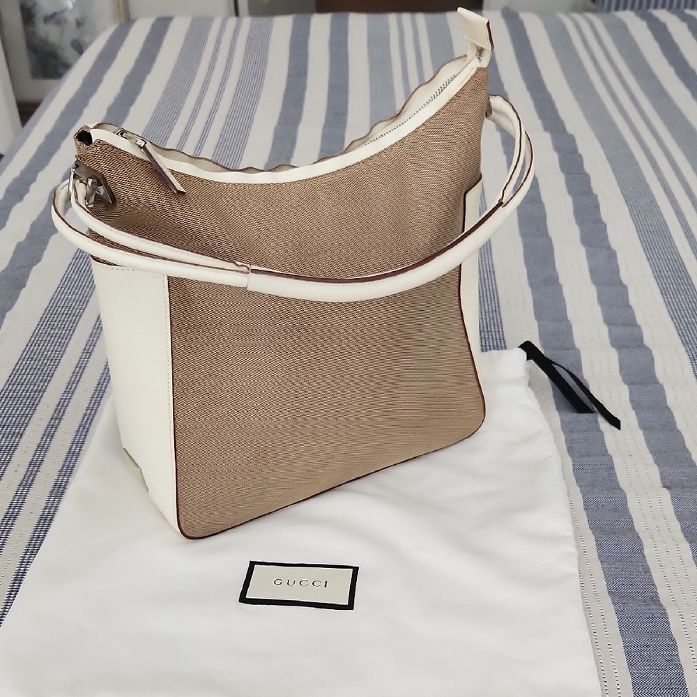 Gucci Tan and White Shoulder Bag